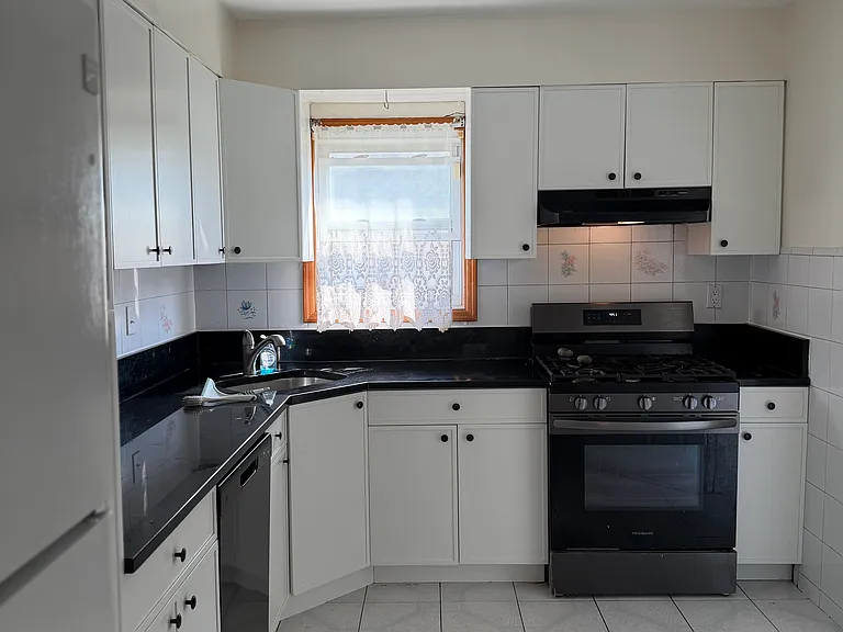 2306 Lincoln St — Photo 6