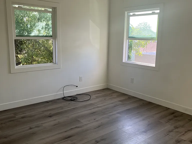 1237 Russell St #8 — Photo 9