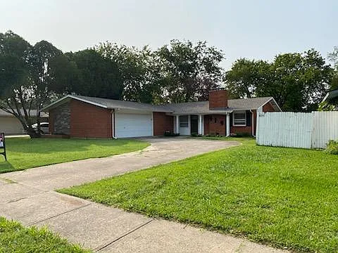 919 Melrose Dr Photo 1