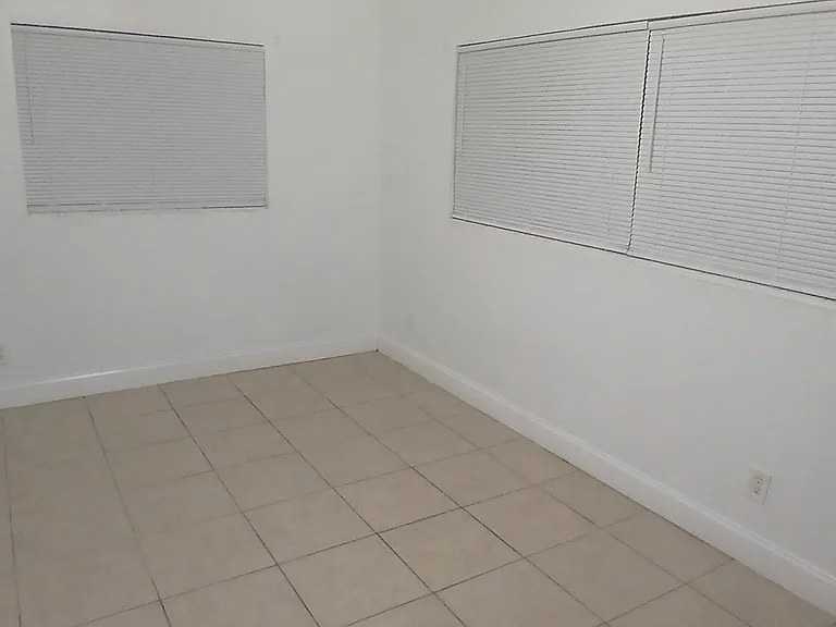 313 Ronnie Cir — Photo 4