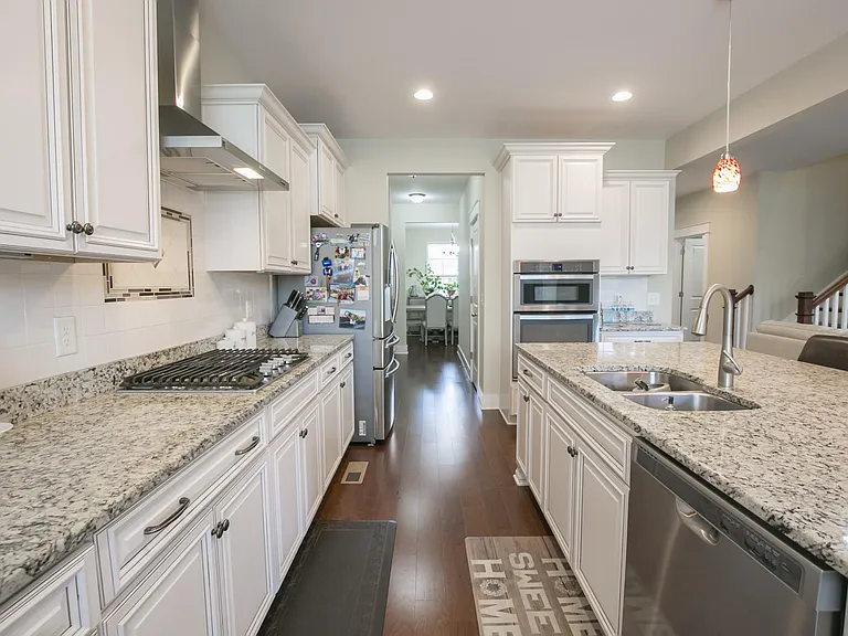 632 Newcomb St — Photo 39