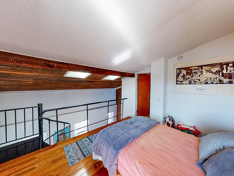924 State St #5 — Photo 8