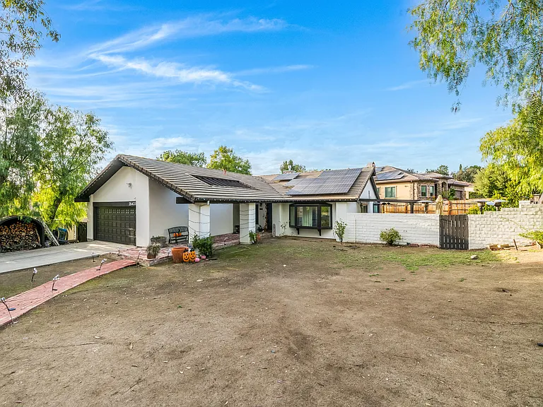 28403 Waring Pl — Photo 2