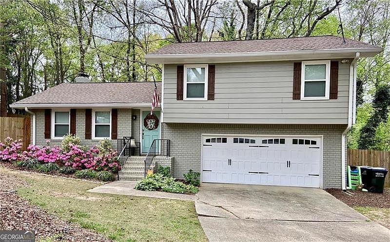 1st image of 270 Mansell Cir