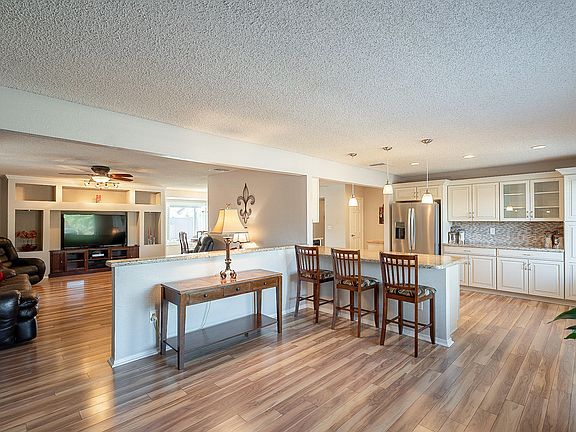 4th image of 1017 E Morrow Dr