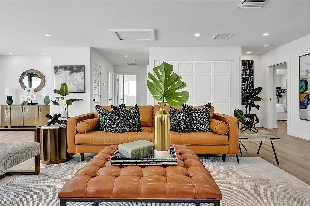 3 bed, 3.0 bath, 1942 sqft, $6,300 — Photo 3