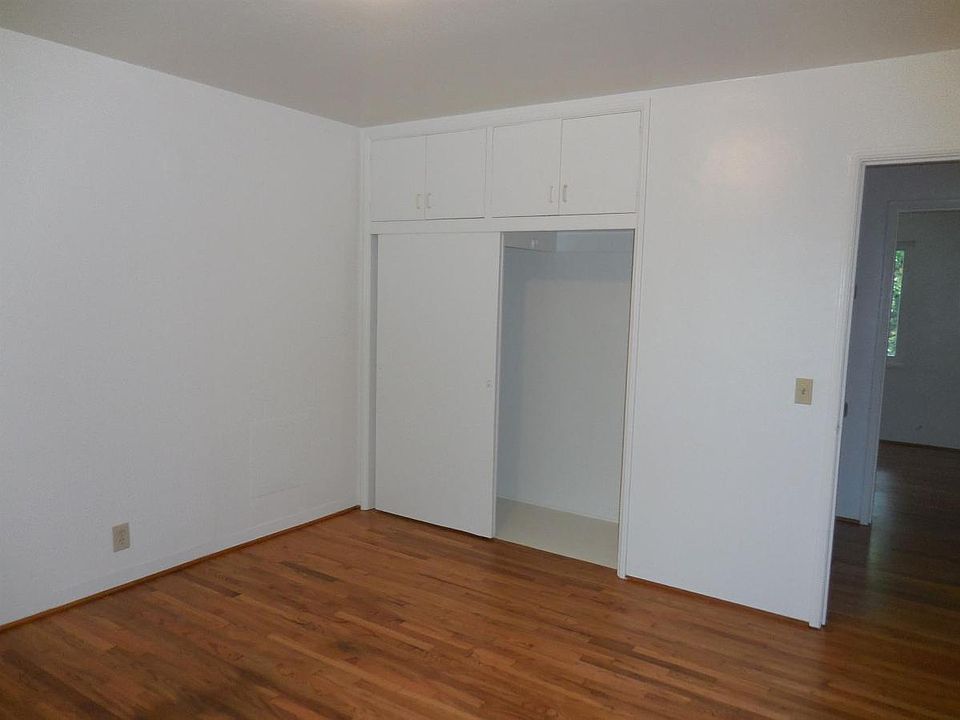2nd image of 2128 Bath St APT 2