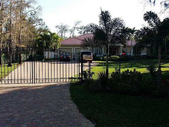 Mid Driveway Gate