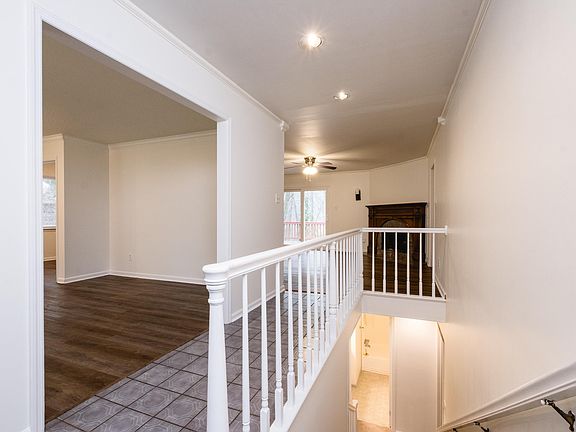 4th image of 1506 Alberta Dr