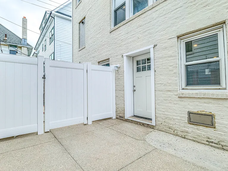 14 N Vassar Sq — Photo 34