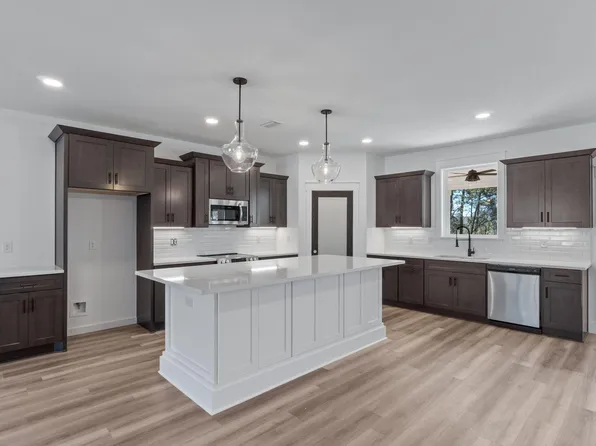 8393 Segura St, Navarre, FL 32566