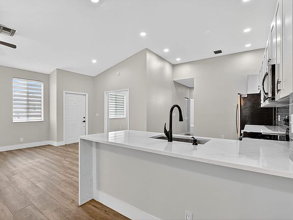 4th image of 851 NW 42nd Place