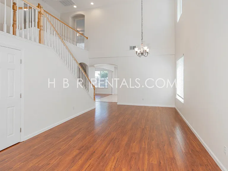 2417 Veneto Ln — Photo 5