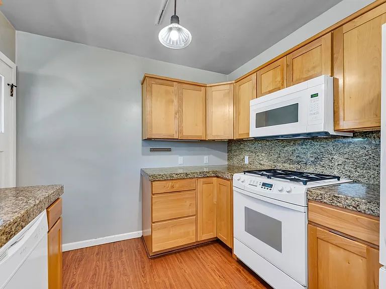 760 Marsh Ave — Photo 16