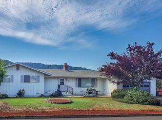 3047 W Chateau Ave, Roseburg, OR 97471