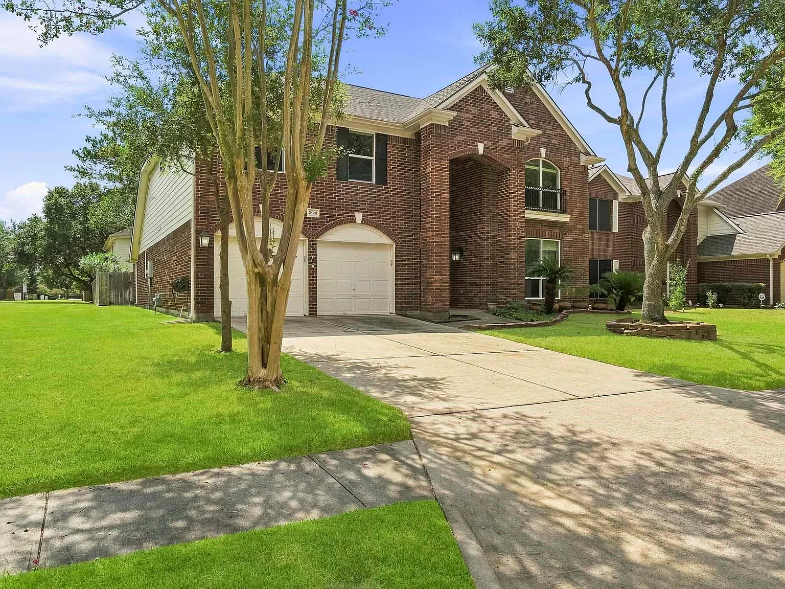4 bed, 2.5 bath, 2786 sqft, $2,400 — Photo 2