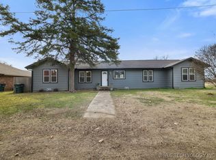 513 W Main St, Calera, OK 74730