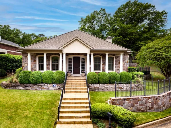 18 Saint Johns Pl, Little Rock, AR 72207