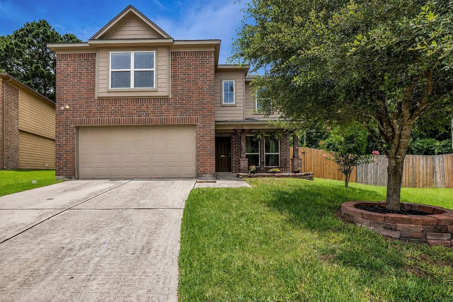 3 bed, 2.5 bath, 2069 sqft, $2,100 — Photo 3