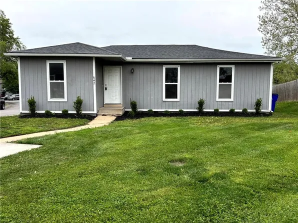 647 E El Monte Ct, Olathe, KS 66061