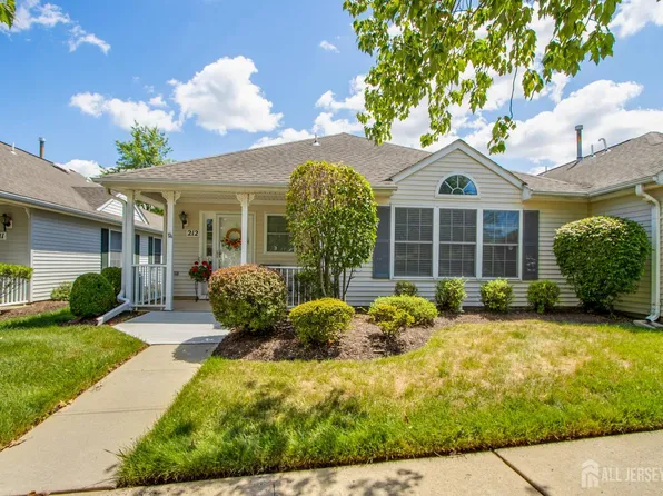 212 N Pondview Blvd, Monroe Township, NJ 08831