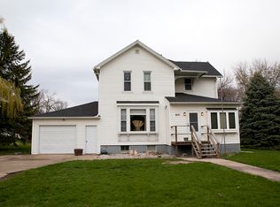 410 E 2nd St, Holstein, IA 51025