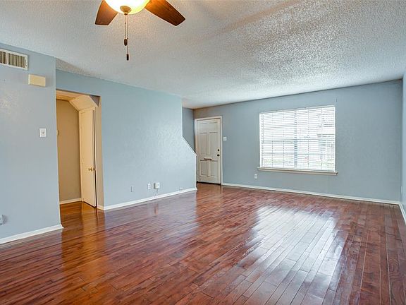 3rd image of 3626 Parkridge Dr #115