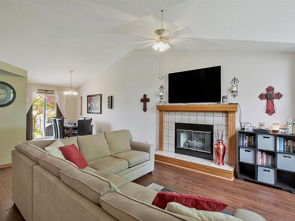 3rd image of 521 Deerfield Cir