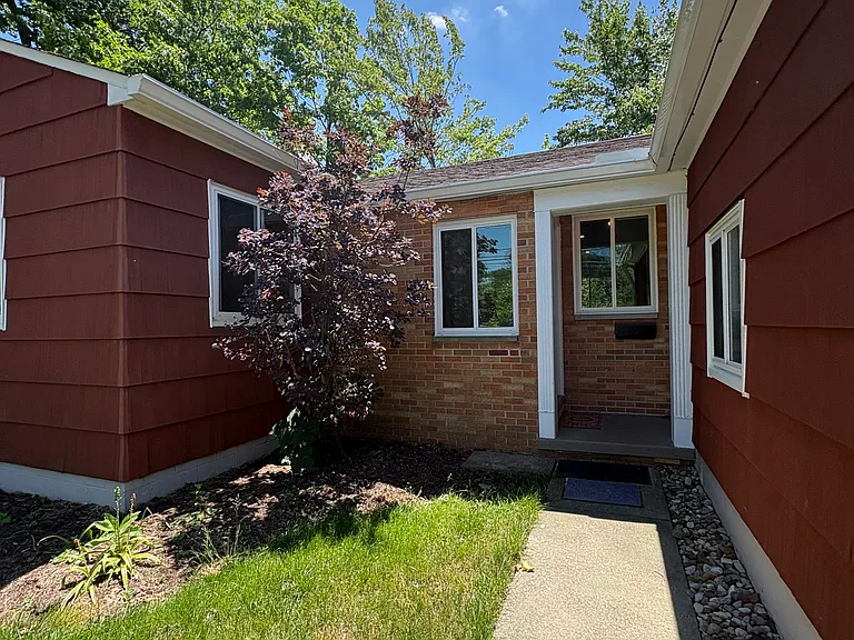 103 N Rocky River Dr — Photo 2