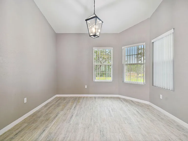 7398 Skylark Dr — Photo 9