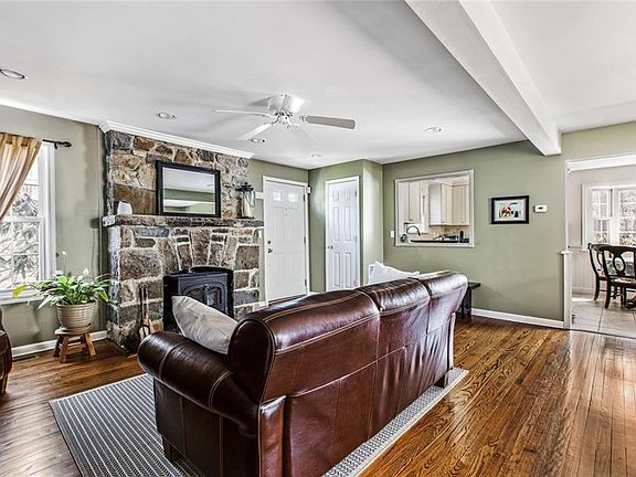 5th image of 25 Horton Dr