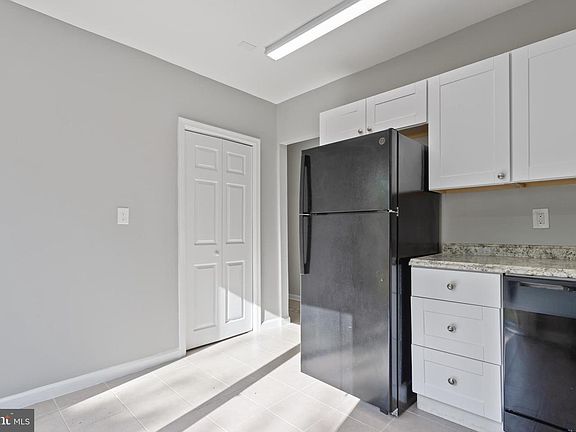 3rd image of 3125 20th St SE