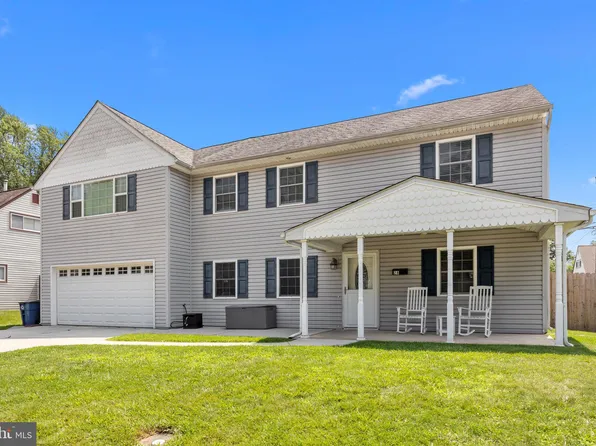 28 Hedge Rd, Levittown, PA 19056