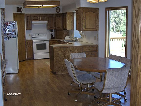 Kitchen / dining area