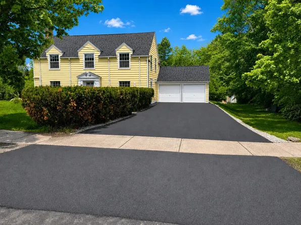 239 N River Rd, Charlottetown, PE C1A 3L5