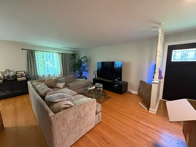 927 Grey Ave — Photo 4