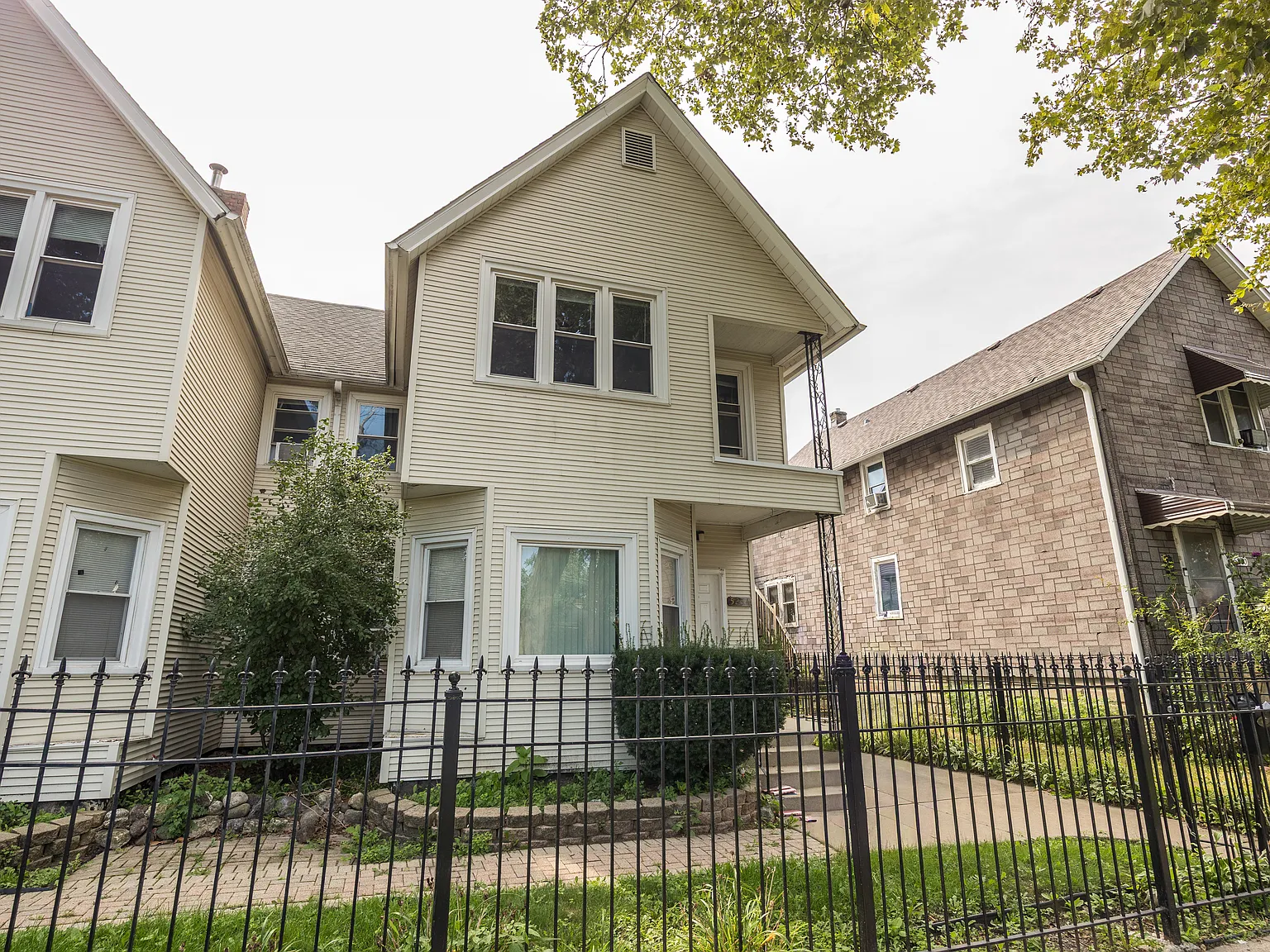2 bed, 900 sqft, $1,800 — Photo 1