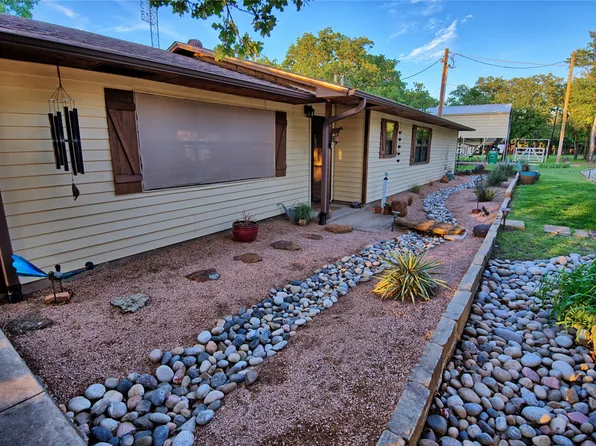 858 Ford Rd, Bowie, TX 76230