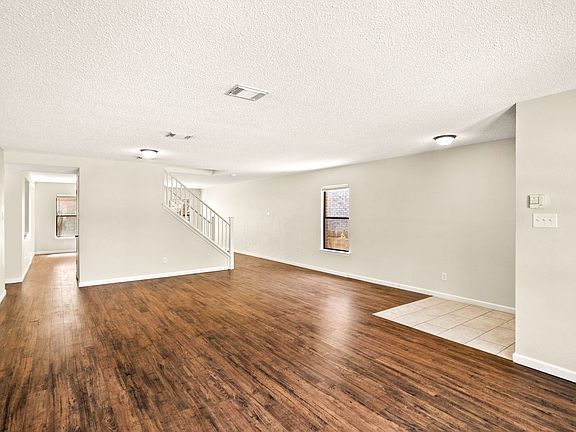 4th image of 11826 Brandon Oaks