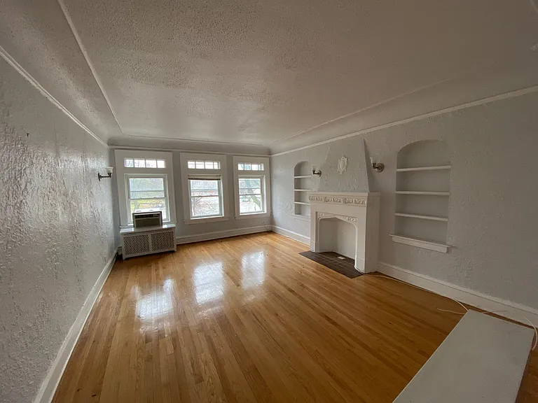6301 N Washtenaw Ave #2 — Photo 2