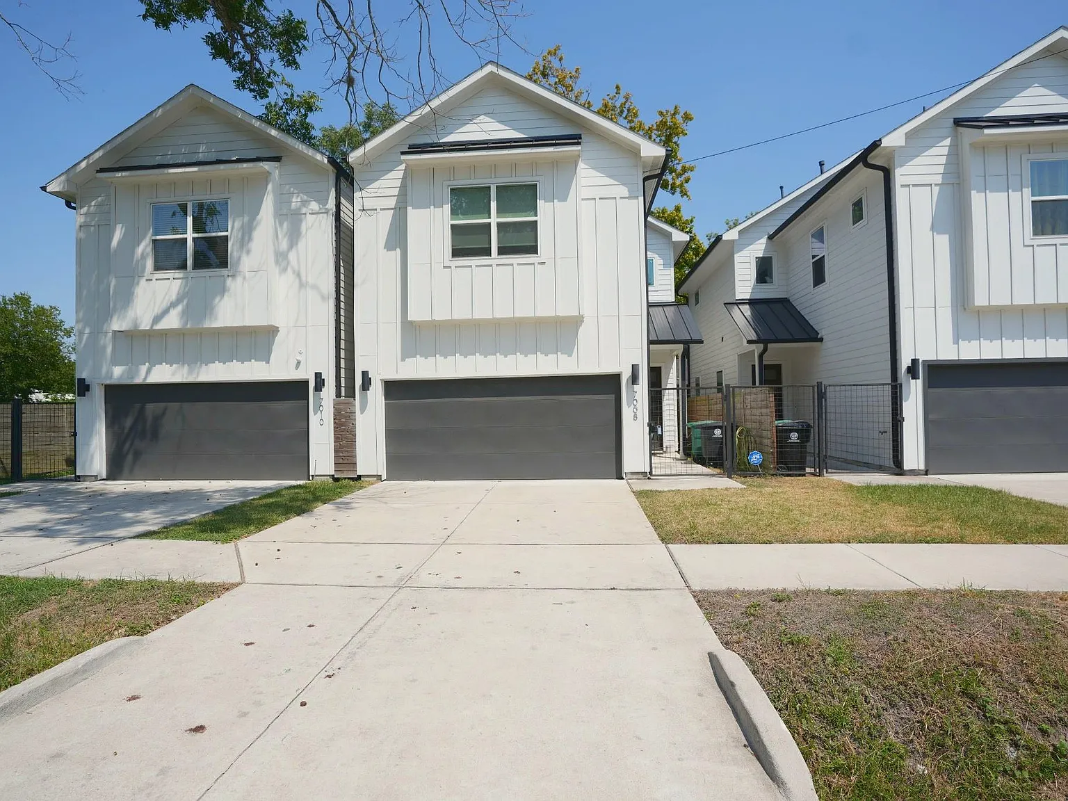 3 bed, 2.5 bath, 1504 sqft, $2,400 — Photo 1