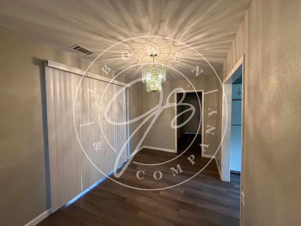 3 bed, 2.0 bath, 1096 sqft, $1,250 — Photo 4