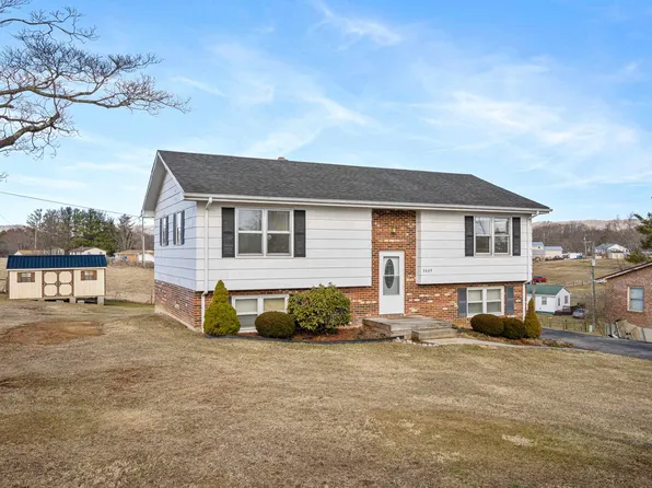 5689 Jill Dr, Pulaski, VA 24301