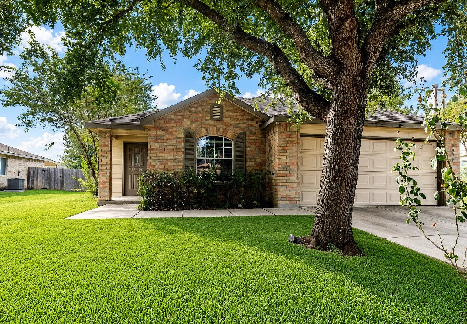 3 bed, 2.0 bath, $1,697 — Photo 2