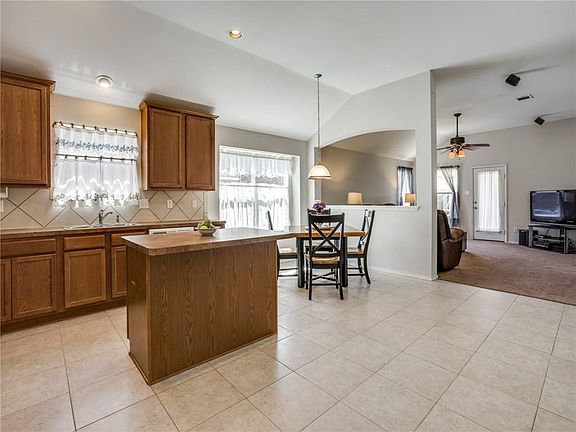 4th image of 6332 Stone Lake Dr