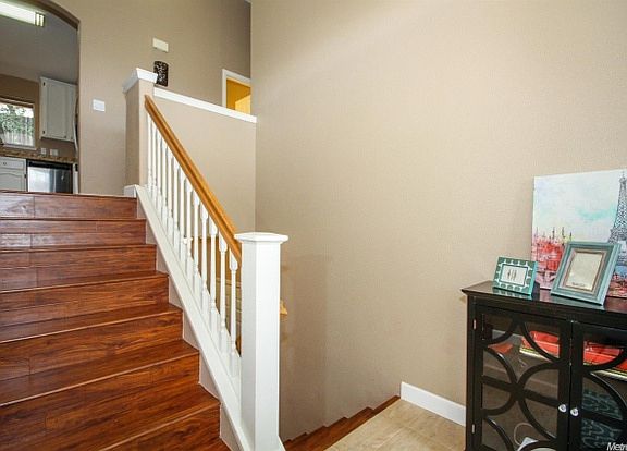 5th image of 215 Swenson Ct