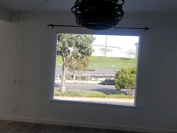 4th image of 426 Rosecrans Ave