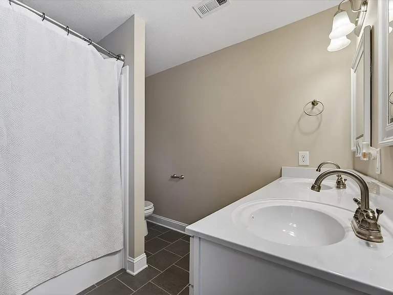 1044 Charles Thomas Dr — Photo 13