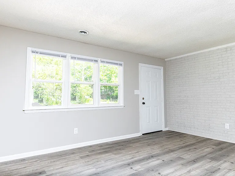 532 Matthews St — Photo 3