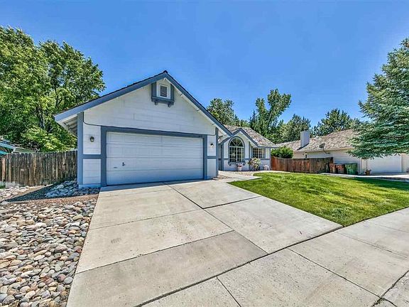 3rd image of 1075 Wisteria Dr